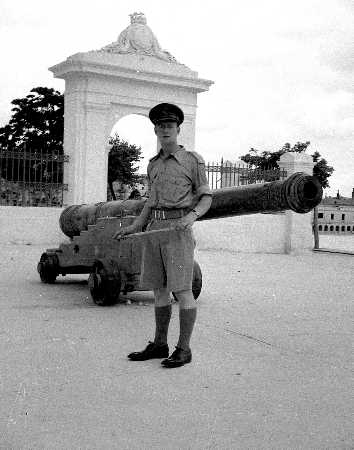 Images/1951 1LF 1950   Fayid Bn 1st  XI Soccer v RHA773.jpg